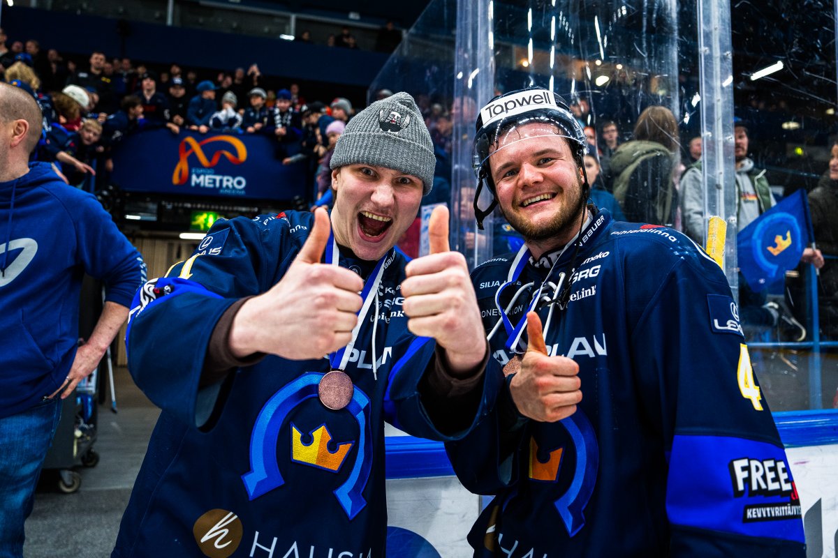 Mestiksen värisuora täyteen näille herroille: kaikki Kiekko-Espoossa! 🥇🥈🥉 #KiekkoEspoo #Mestis