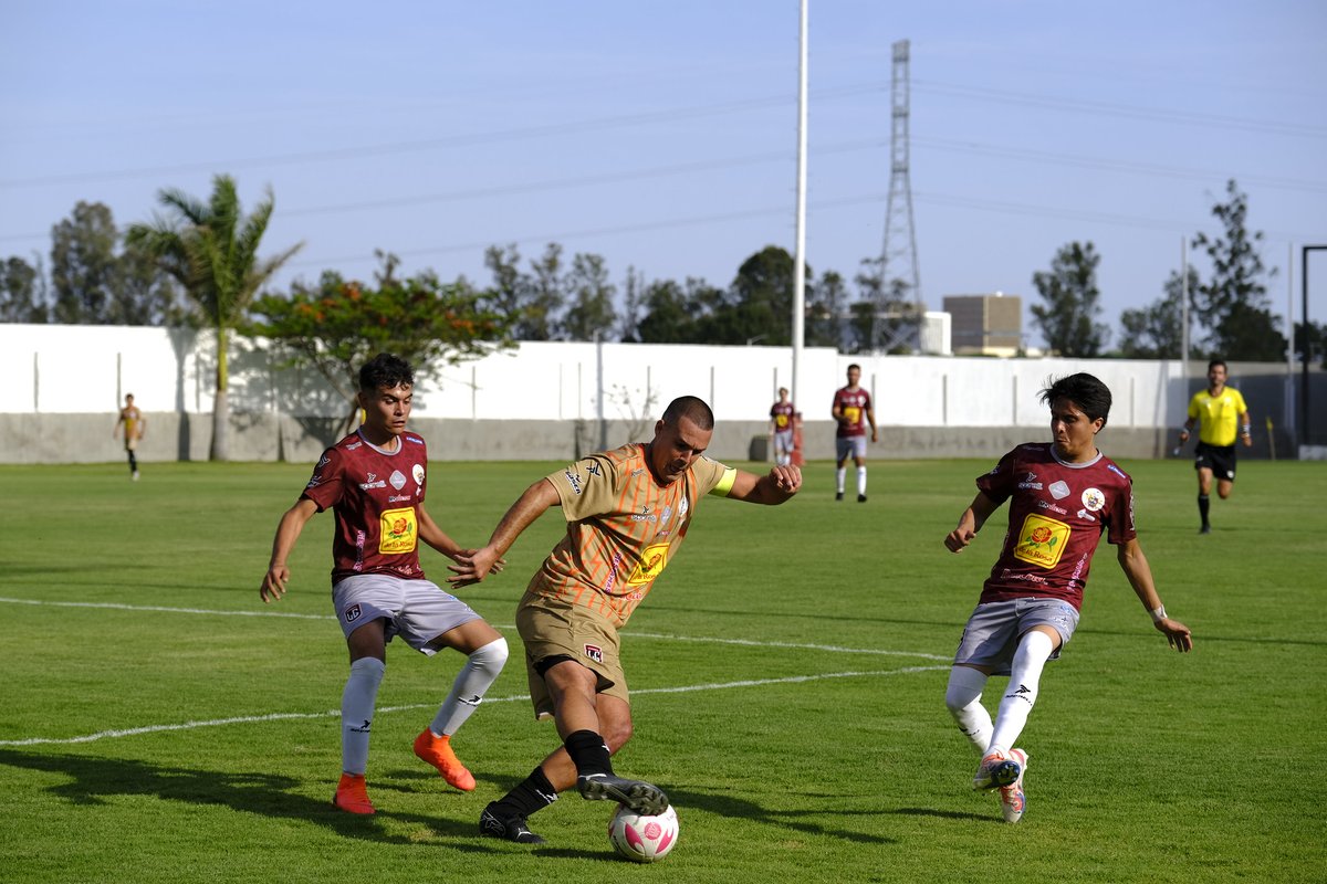 ⚽️ Copa Jalisco sigue reuniendo a familias para experimentar la pasión por el futbol en todo el estado. Mira estas imágenes de los encuentros que se vivieron el fin de semana y no dejes de apoyar a tus equipos favoritos.