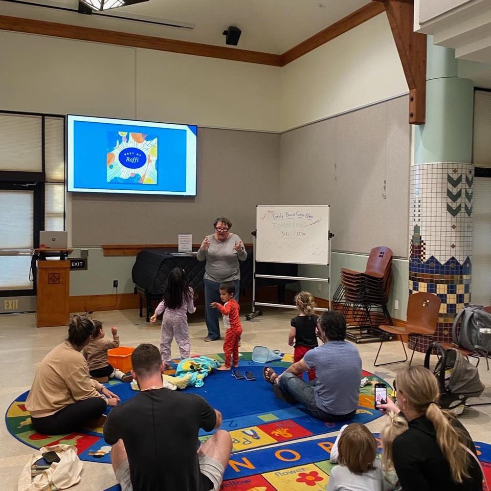 #Eidmubarak everyone! Last night marked the ending of #Ramadan with the Eid al-Fitr holiday. To celebrate, #SerrraMesaLibrary held a special bilingual storytime with crafts, music & fun! ❤️sandiego.gov/public-library…