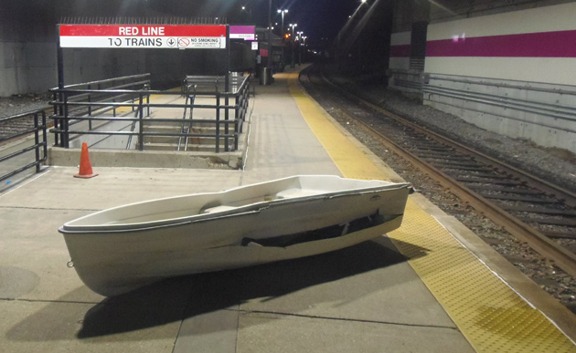 Must've spilled out of a moat: Fitchburg Line train hits a boat #MBTA universalhub.com/2024/mustve-sp…