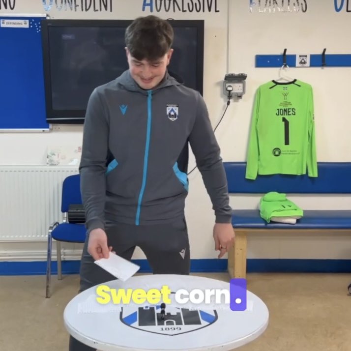VAR surely required for this answer from Ifan! 😬🍕 📺 bit.ly/4aGEGaM #AskThePlayers