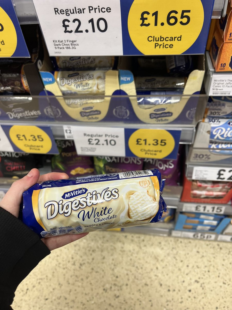 so i found white chocolate digestives??!🥹😍

#melibub444 #viral #explore #content #startingsmall #follow #gamergirl #contentcreation #influencer #yummy #yummyfood #foodshot #foodporn #foodie #food #lunch #foodblogger #dinner #foodphotography #foodiegram #ContentCreator