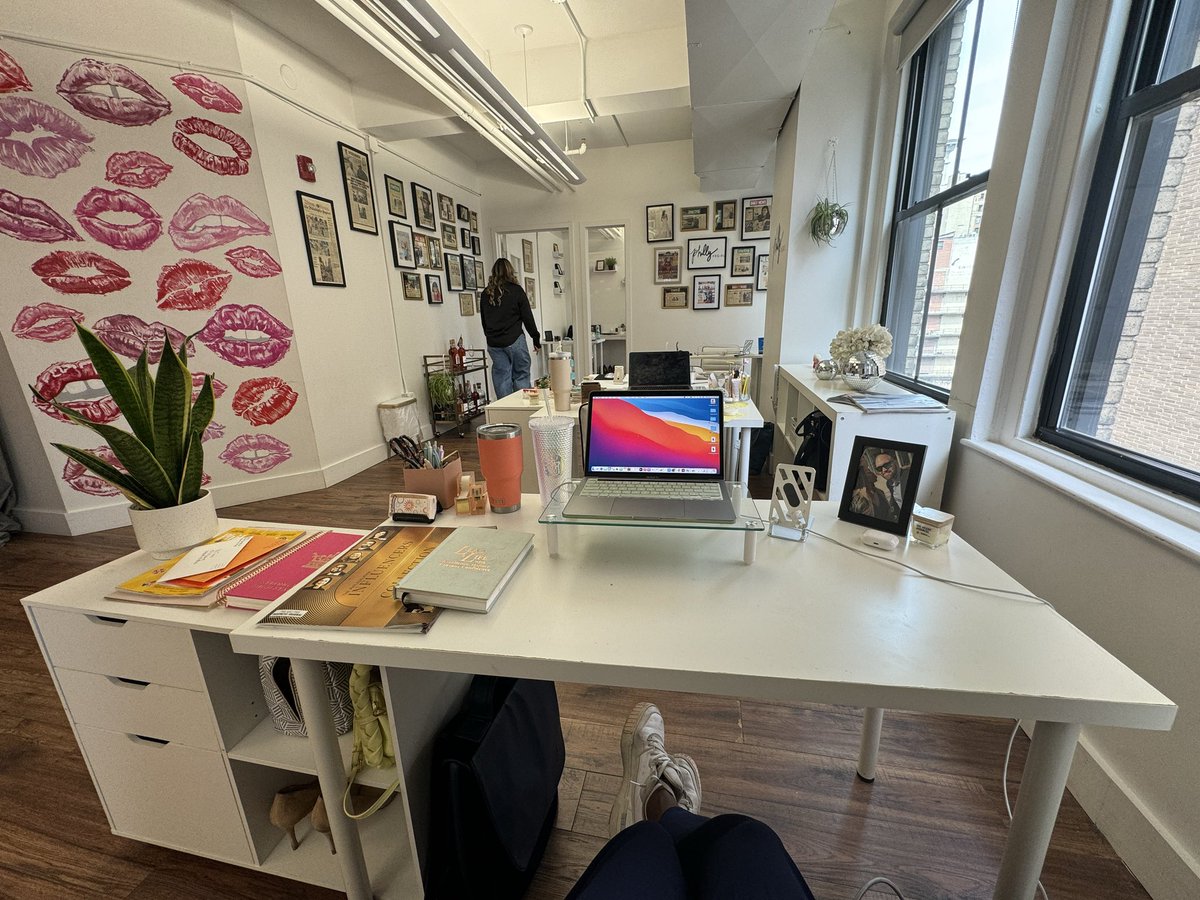 Work Views! 
#work #philly #Wednesday #PR  #DigitalMarketing