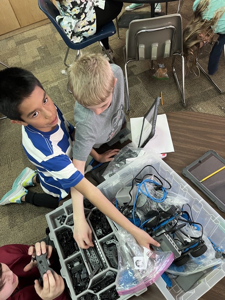 Another round of robotics for our @WaukeshaSTEM 4th grade! I cannot wait to see which teams rise to the challenge. #engage #collaborate