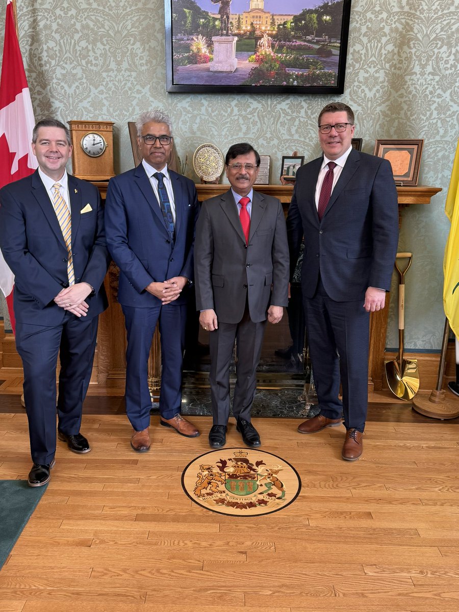 High Commissioner Sanjay Kumar Verma @HCI_Ottawa had fruitful & productive meeting with Premier @PremierScottMoe & @JHarrisonMLA in #Regina. A wide range of issues were discussed to intensify 🇮🇳’s economic engagement with Saskatchewan. CG @ManishGIfs also joined the meeting.