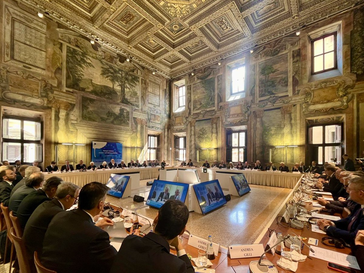 Molto lieto di essere intervenuto per parlare di industria europea della #difesa alla conferenza organizzata da <a href="/AspenInstitute/">The Aspen Institute</a> e dalla Presidenza <a href="/BelgiumRome/">Belgium in Rome</a>, alla presenza del min. <a href="/GuidoCrosetto/">Guido Crosetto</a>. La cooperazione 🇮🇹🇫🇷 🇪🇺 in questo settore è già dinamica e dobbiamo rafforzarla.