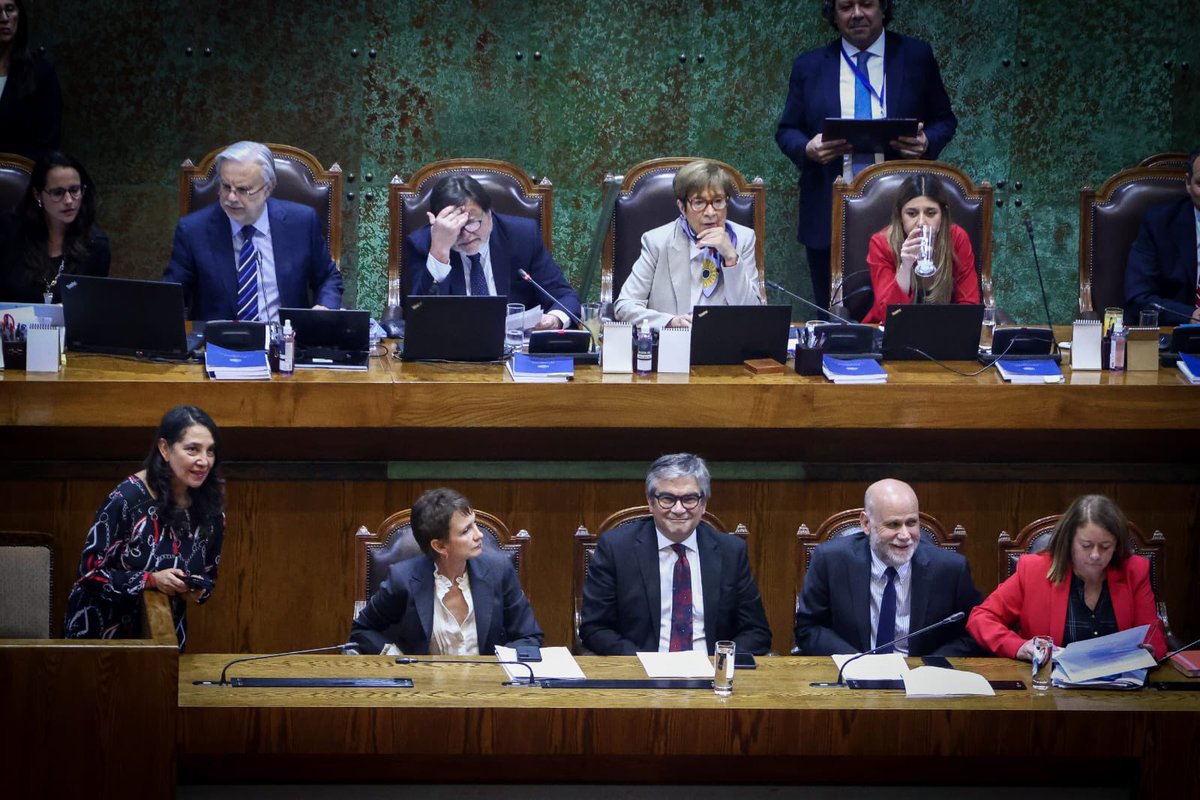 ¡Avanza el Pacto por el Crecimiento! ✅ La Sala de la @Camara_cl acaba de aprobar el proyecto de ley sobre cumplimiento tributario, que establece normas antievasión y antielusión 🔍. Ahora pasa al @Senado_Chile para su discusión y votación.