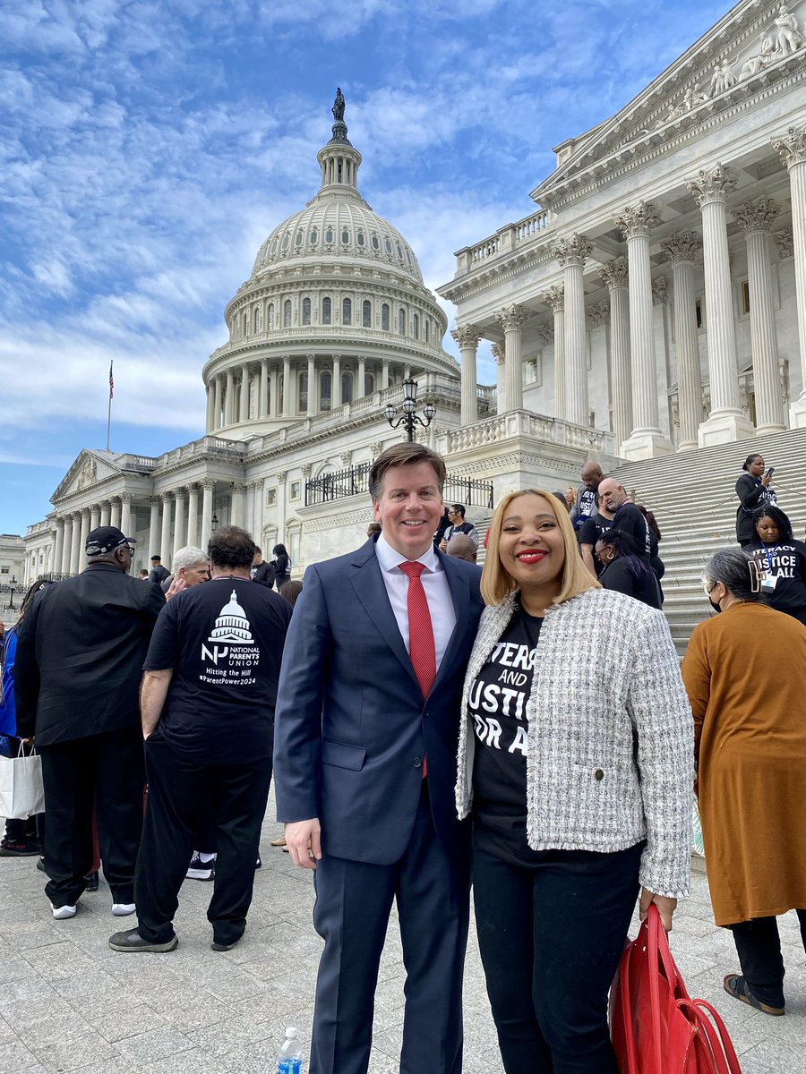 In DC to discuss my Right to Read legislation. TY Ashara Baker & @NationalParents for organizing. Teacher training on best practices, evidence-based pedagogy, & literacy assessments should be in all our schools. All levels of gov will be needed to solve our literacy crisis.