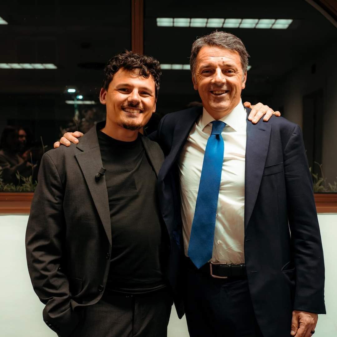Matteo Renzi con Alessandro Masala. È stata una bellissima intervista durante la quale Renzi ha potuto spiegare meglio la sua visione in politica estera e tanto altro.