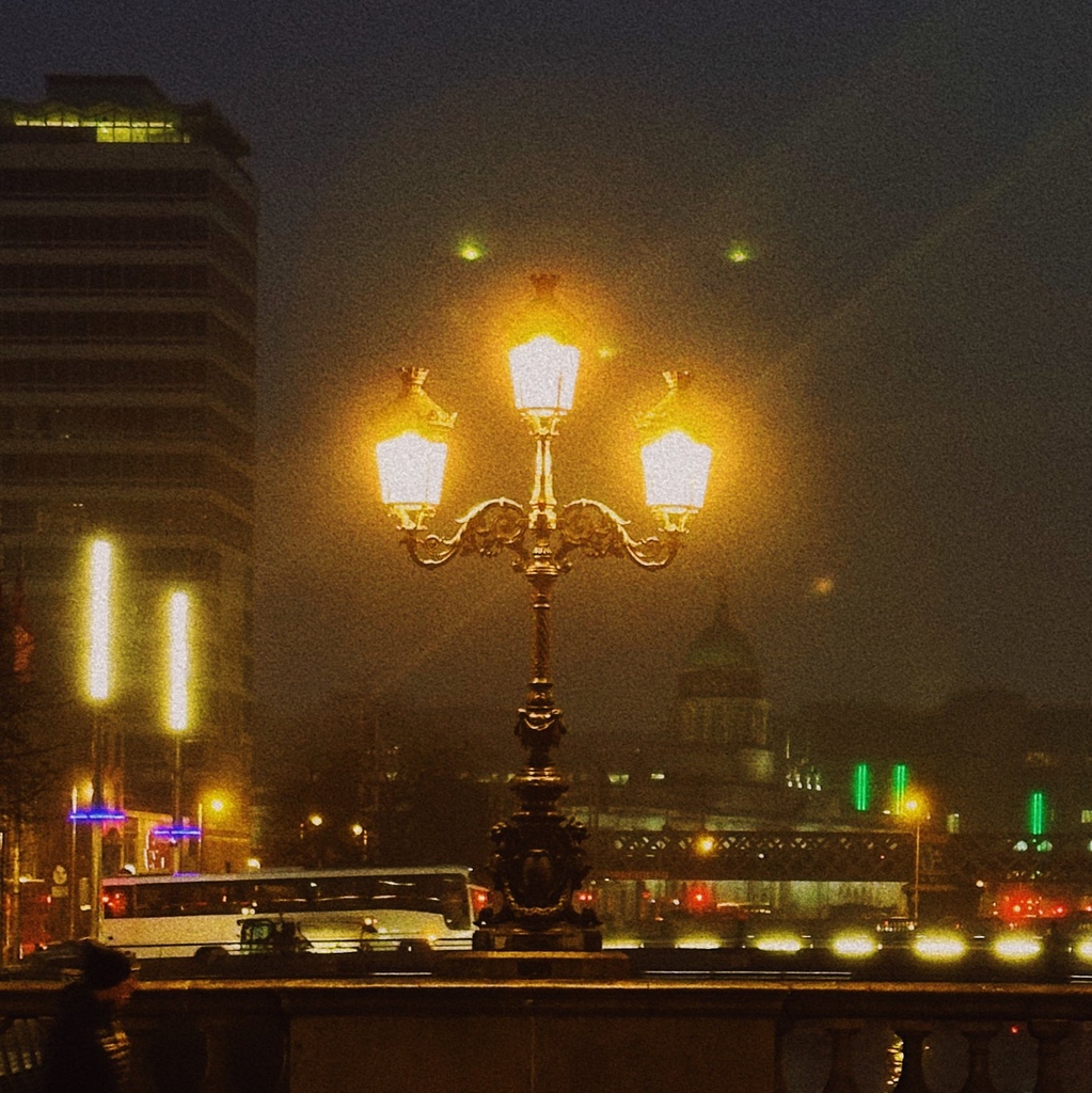 The hazy lights of Dublin⁠ ⁠ 📷 @davidmacuidhir