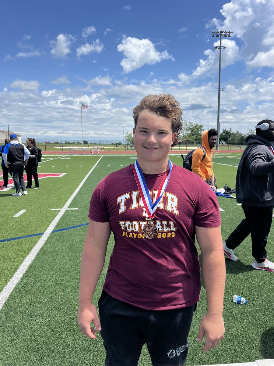 🚨REGIONAL QUALIFIER🚨 Major Bettridge places 4th in shot put at the area meet and advances to regionals!