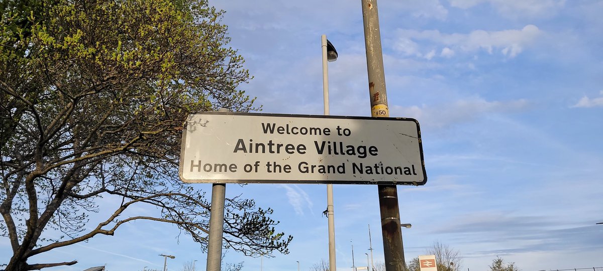 SteveMulville's tweet photo. Right then...#livefromAintree
Top Tips for tomorrow...
It's cold and blustery on our walk this evening πβπ¦ΊπΆββοΈπΆ
So...tomorrow take a #ganzee
Scouse for a cardy or jumper..
Second tip..take a mini prosecco πΎ in yer handbag π cos its Β£46 for a bottle...
Enjoy π΄π
@JoBlytheTV https://t.co/6qbBDEwMI1