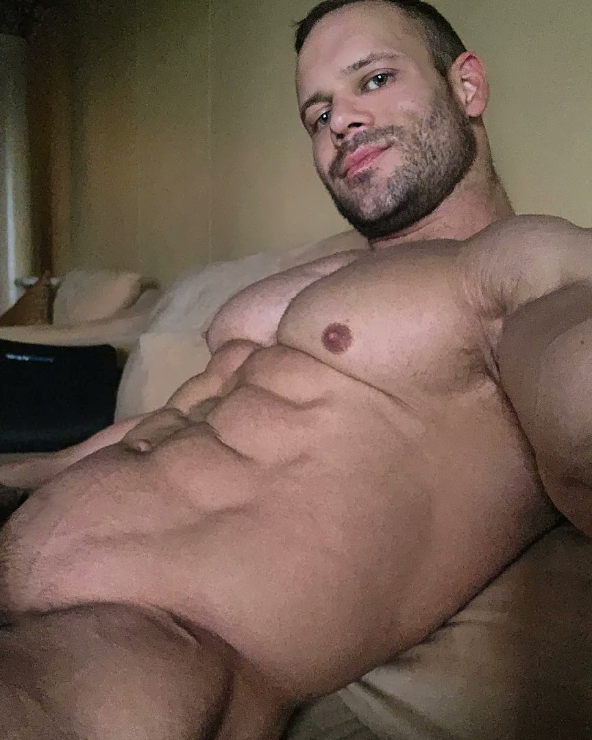 Who wants to to join me ? 😉🙏💪 Come join me here for more 😈 onlyfans.com/fitfella