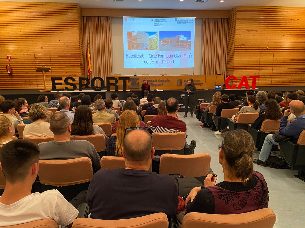 📅avui jornada portes obertes. Instal·lacions Consell Català de l'Esport ✅ Què oferim: -doble titulació batxillerat + cicle formatiu de tècnic d'esport @InsJoanot -cicles formatius tècnics esport diferents modalitats esportives @esportcat @espluguesesport @esportius #ROPEC