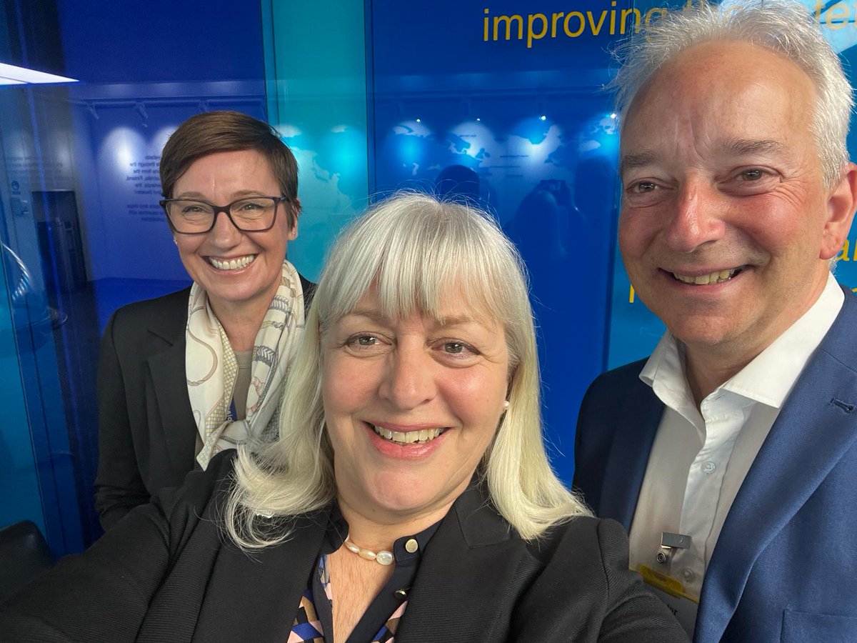 Exciting news! My fab boss @deborahlayde, Chief Exec @Seafarers_KGFS is just 3 followers away from reaching the magical 1,000 (at last 😜😎😇) Here is Deborah hanging out with Katy Ware @MCA_media and Simon Potten @seafishuk today at the @IMOHQ Why not give Deborah a follow?