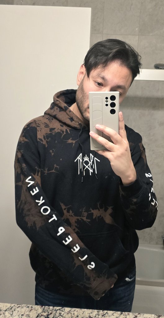 itskiwiCVLT's tweet photo. First ever piece of #sleeptoken merch just came in 🖤 #tmbte #sleeptokenmerch https://t.co/nN6TLSI5u2