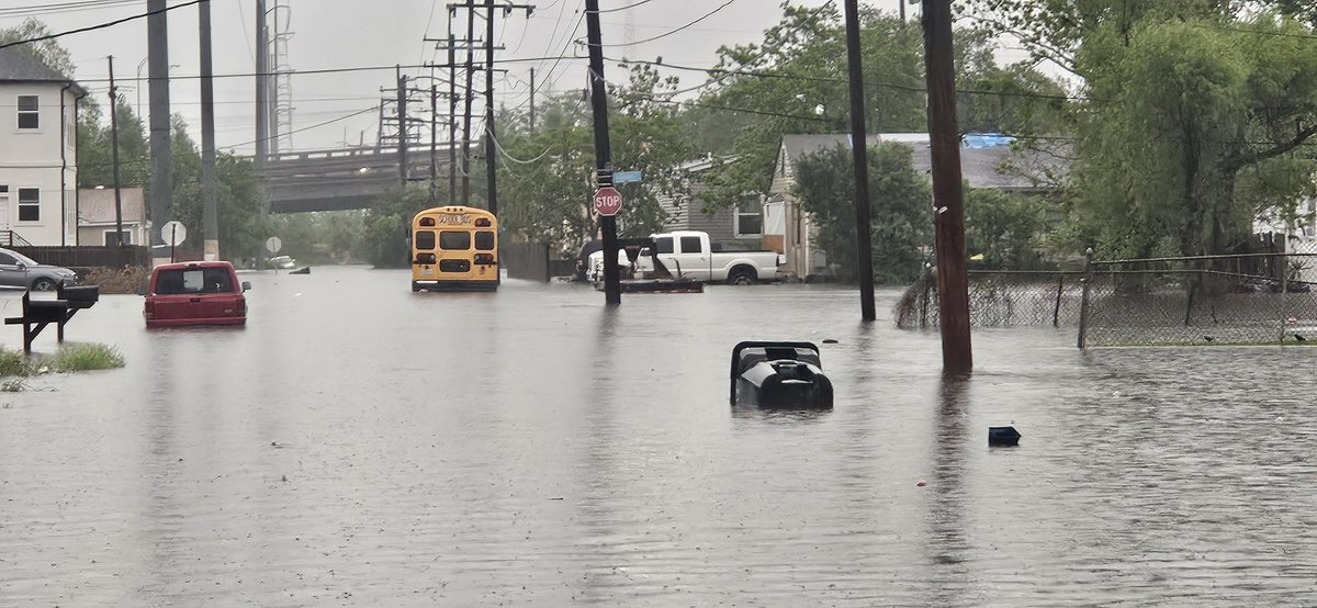 Neighborhoods taking on water in New Orleans #LAwx @accuweather