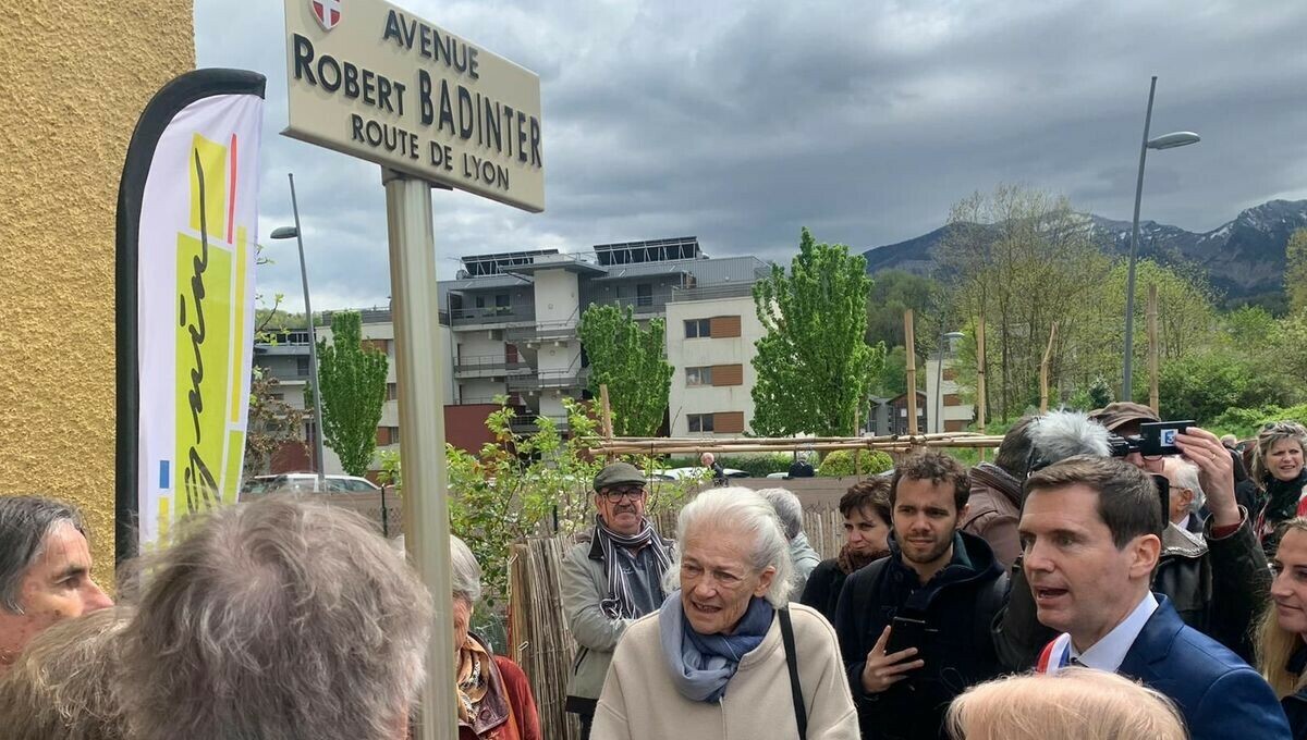Savoie : une avenue Robert Badinter inaugurée à Cognin en présence d'Elisabeth Badinter
➡️ l.francebleu.fr/tIub