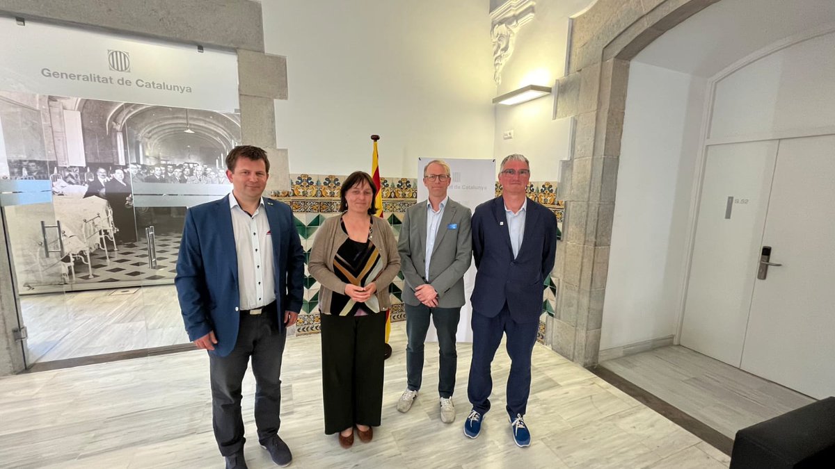 🏃🏿‍♀️🏃Rebem a J.M. Santiago President de la FCOC, Henrik Eliasson CEO de la Int. Orienteering Federation i Áron Less HFC de la International Orienteering Federation a la seu de @govgirona Treballem perquè Catalunya sigui referent Mundial TAMBÉ en curses d'orientació. @esportcat