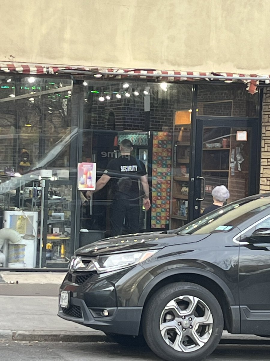 After their fourth robbery in two years, Exotic Smoke Shop in Brooklyn Heights has installed glass partitions and hired a large security guard. @thebha01 @DUMBOActionComm @BklynEagle