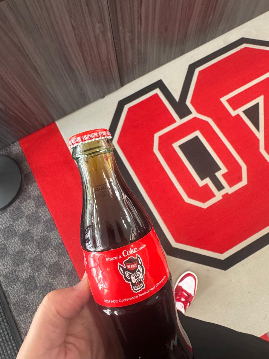 Dave Katz, President and COO of Coca-Cola Consolidated, recently visited business students at @NCState. He congratulated the students and Chancellor Randy Woodson on the Wolfpack’s amazing Final Four run and sipped on a Coca-Cola Spiced, courtesy of our sampling tour. 🏀🐺🥤