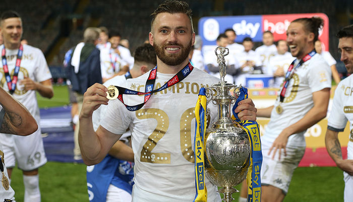 Whilst it's horrible that his career was cut short, a small part of me is pleased that Dallas will never have to go through the slow arduous decline that "other" members of the promotion team have. His legacy cemented as a club legend at Leeds 🦚  #LUFC <a href="/TheSquareBall/">The Square Ball</a> <a href="/PhilHay_/">Phil Hay</a>
