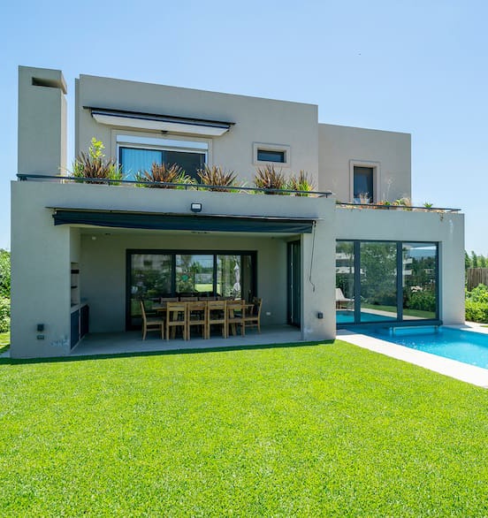 Increíble como cambiaron esta arquitectura maravillosa por las cajas rectangulares modernas. Mundo decadente.