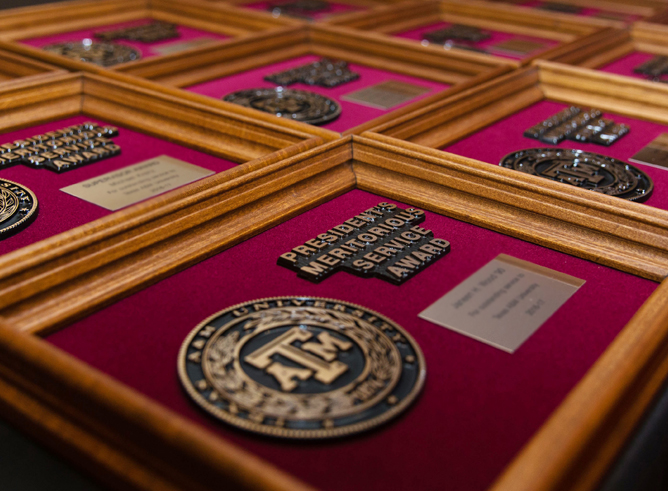 Congrats, Dr. Kevin Wayne Scott Jr., on being recognized as one of @TAMUArtSci's staff members receiving a 2024 President’s Meritorious Service Award! 🥇 This is one of @TAMU's highest recognitions given to staff and we're so thankful for Dr. Scott! 👨‍🔬 tx.ag/ArtSciPMSA2024