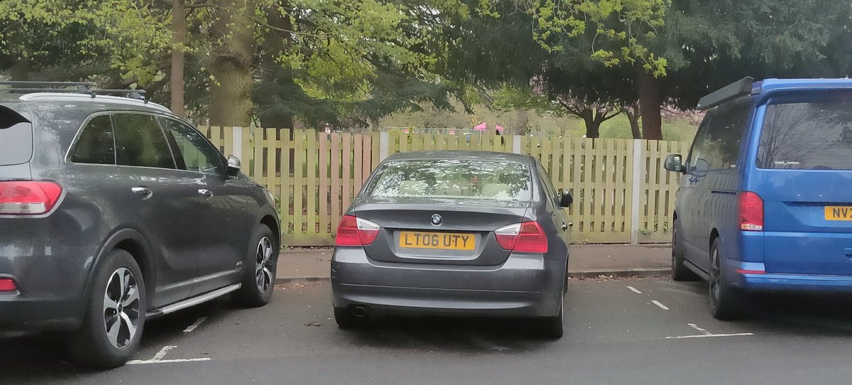 Most evenings far-flung visitors to @QuestorsTheatre struggle to find parking on Mattock Lane, and most evenings they're frustrated my @yplac examples like this 🫤

Tackle it please @ealingparking @EalingCustSer