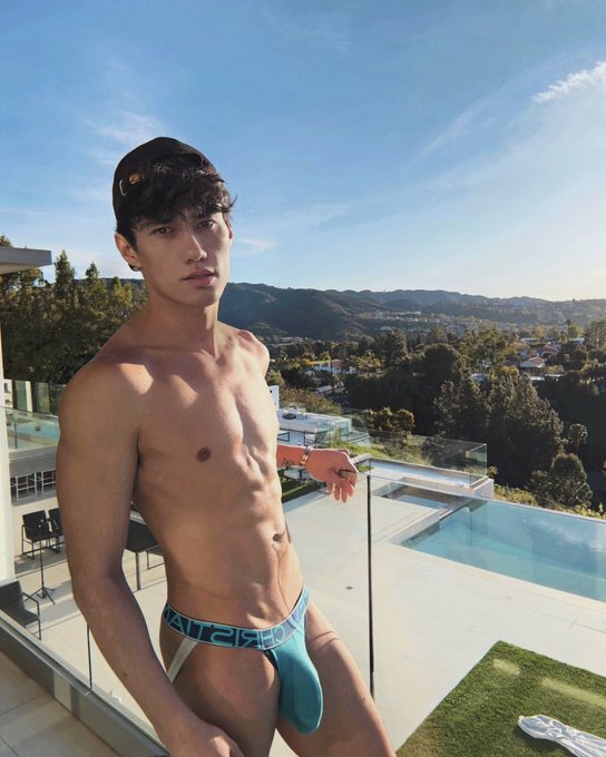 Alex James’s pics and videos