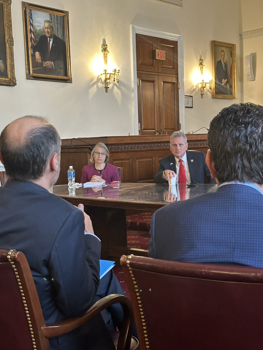 This morning, I joined fellow @Climate_caucus members and @USCleanPower executive board for a roundtable on American energy production. #Iowa and the U.S. are global leaders in clean energy. We must reduce emissions, not choices. It’s time to unleash America’s energy
