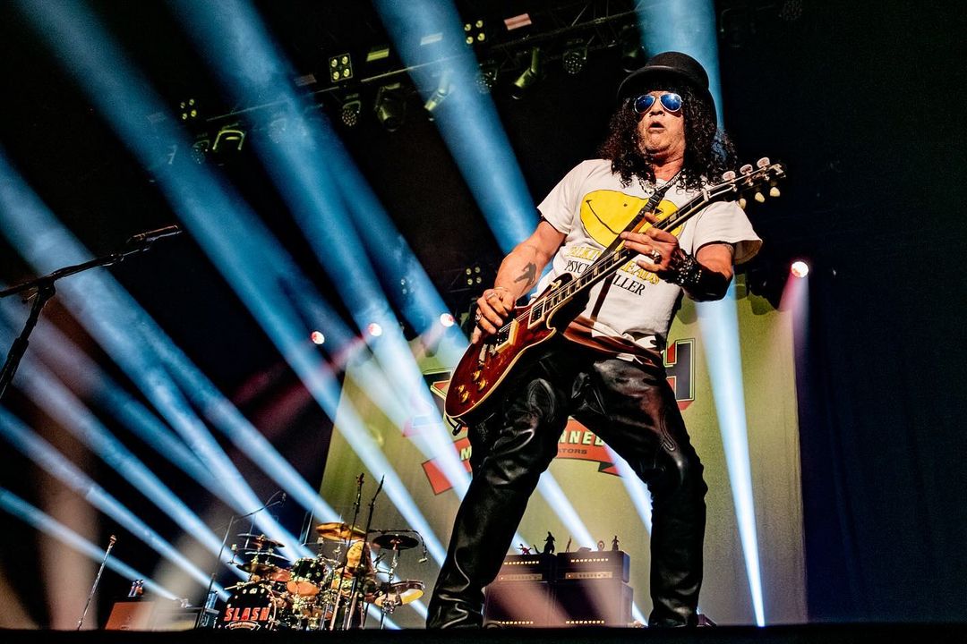 #Slash ft. Myles and the Conspirators live at Ziggo Dome in Amsterdam. Rad pics by Ferdy Damman (1/2) 
#SMKC