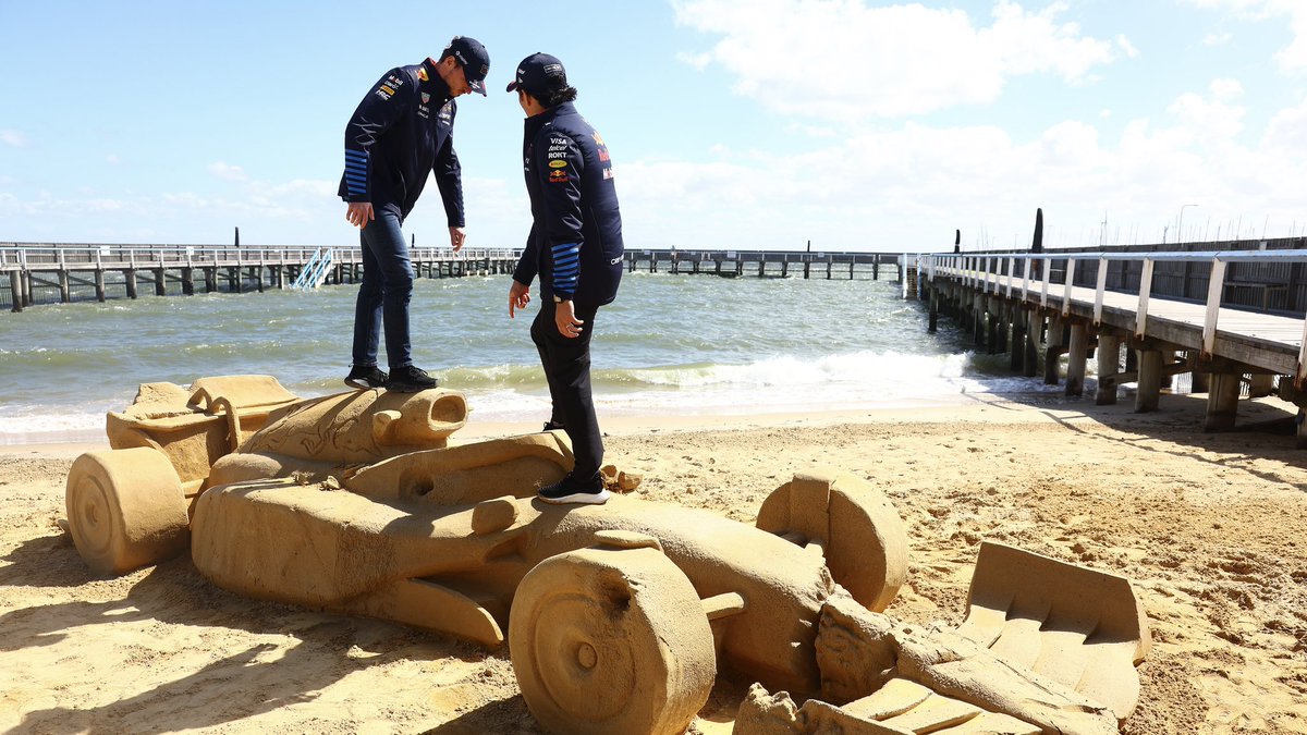 Come for Chestappen… stay for Max tagging his name in a sand sculpture 🔍