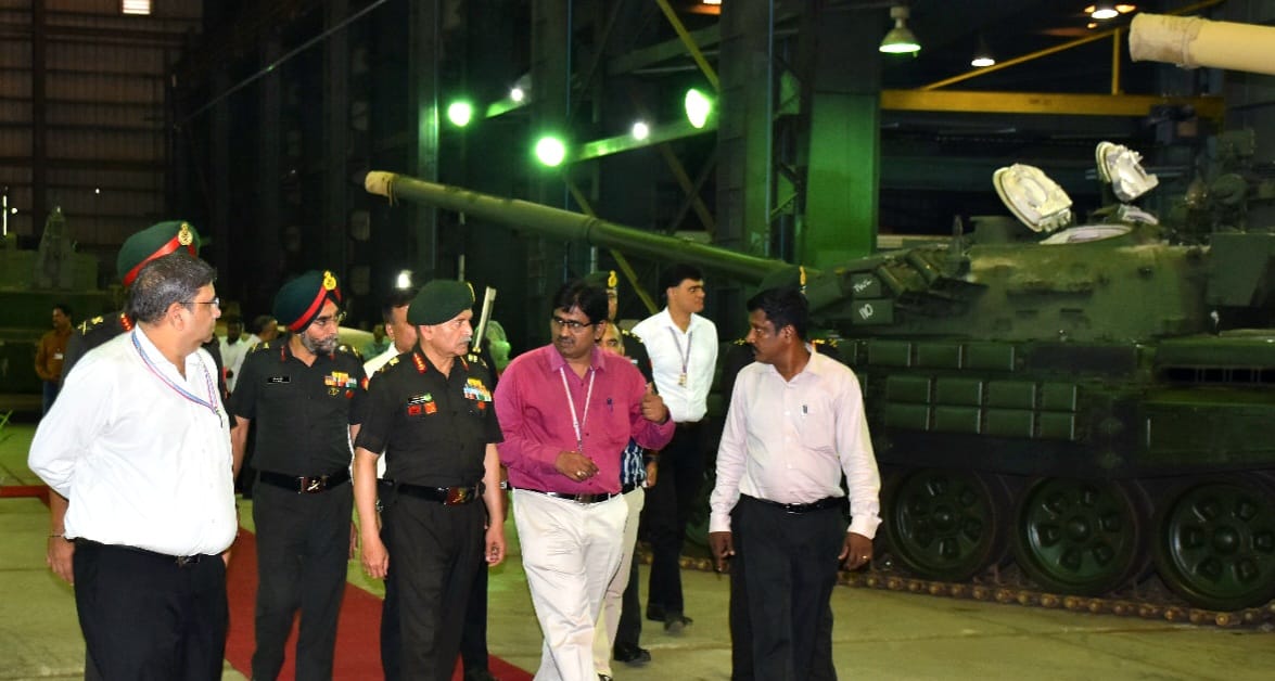 Army Vice Chief Emphasizes Armored Vehicle Self-Reliance During Visit to AVNL and CVRDE