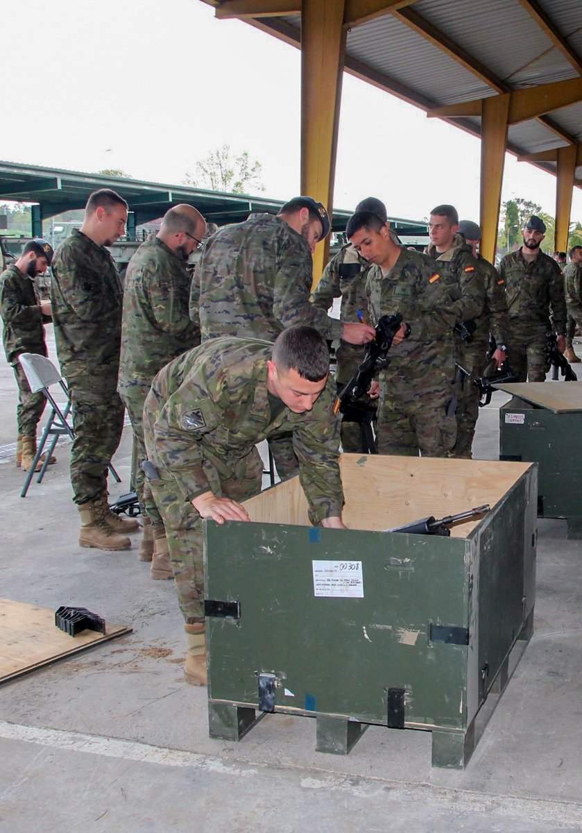 🌙¡Buenas noches! Continúa la participación del #EjércitodeTierra en el ejercicio #SteadfastDefender2024. Nuestras Unidades inician su despliegue para participar en el ex. #SaberStrike2024. Desde el puerto #Gijón ▪ el Batallón de Infantería Protegida 'San Quintín' I/3 #BRILAT y…