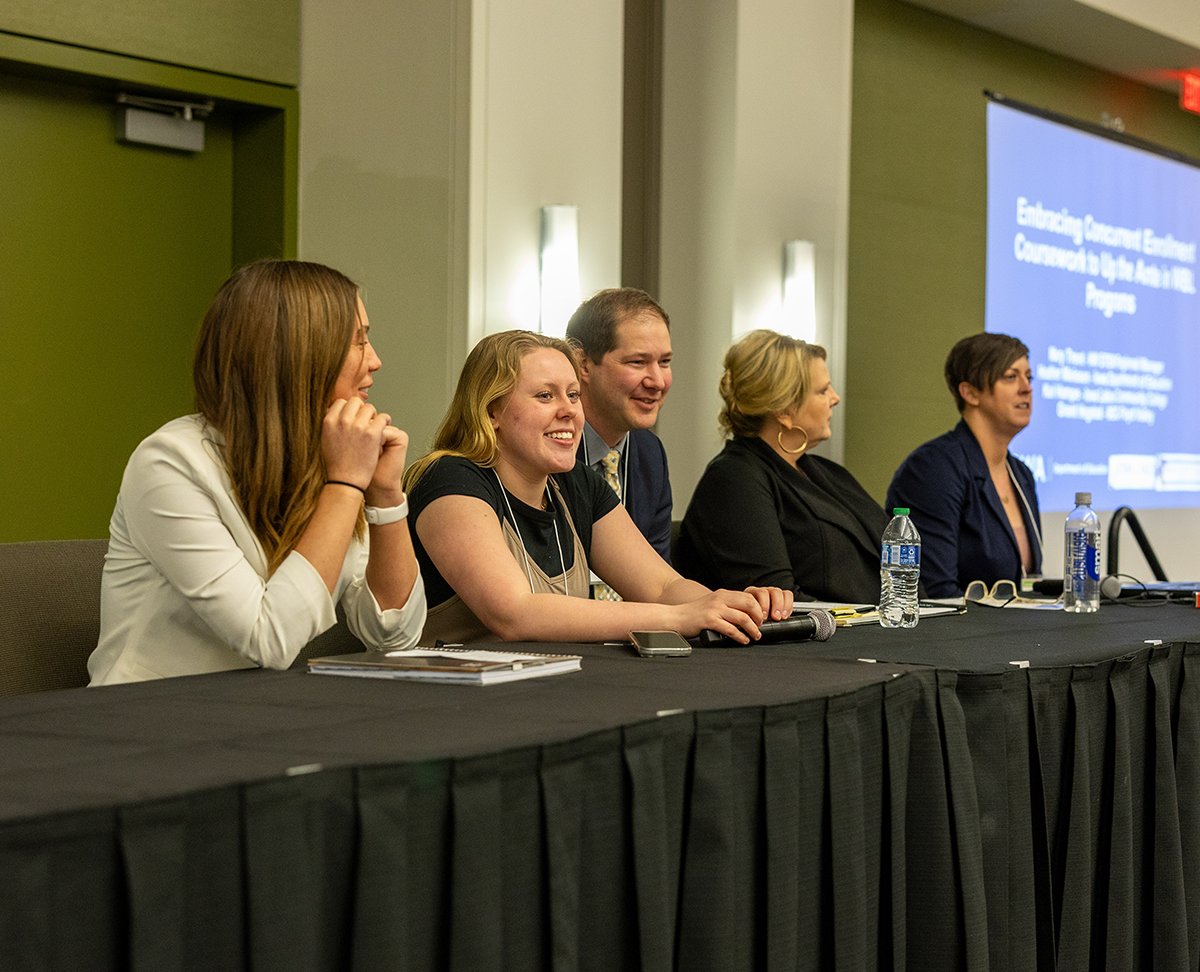 The afternoon breakout sessions are underway! Department consultant Heather Meissen joined Kari Hampe from @IowaLakes, Grant Hedstad from MOC-Floyd Valley Community School District and MOC-Floyd Valley students for a presentation at the Iowa Classrooms+Workplaces Summit. Their…