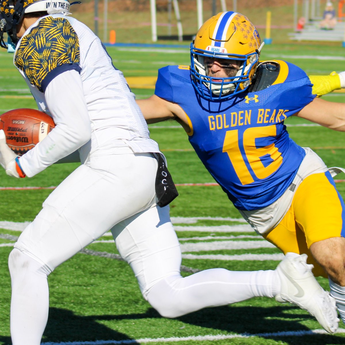 Kudos to the 1⃣2⃣ #CCCSports football student-athletes representing @WNEFB and @hussonfootball named to the @NFFNetwork Hampshire Honor Society 🔗 footballfoundation.org/news/2024/4/10… #TheCoast 🔴🔵