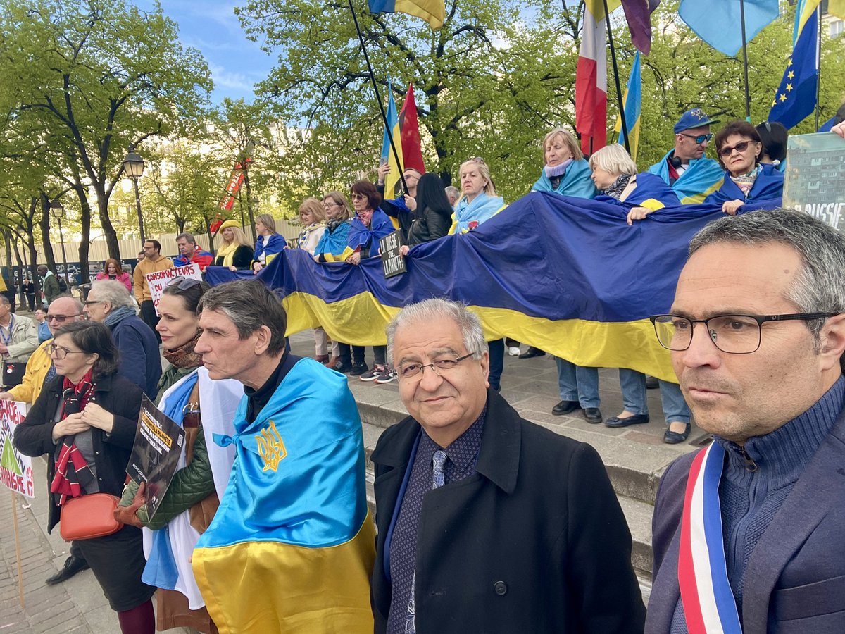 Défendre l’#Ukraine, c’est défendre l’#Europe, la liberté et la démocratie attaquées par la #Russie de #Poutine ! Des armes, des munitions ! Aidons le peuple ukrainien à gagner !#StandWithUkraine #ArmUkraineNow #ArmUkraineToWin #StopPutin #StopRussia @MdpMouvement @afpfr 🇺🇦🇪🇺🇫🇷