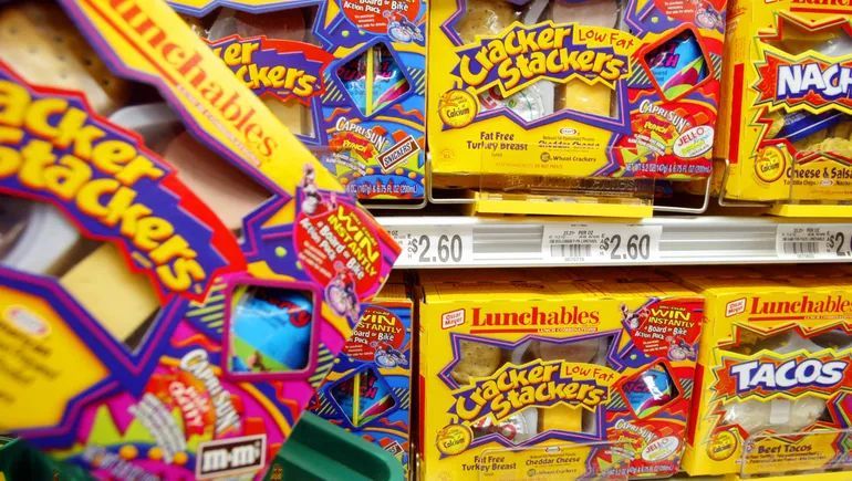 Oh man. This is #mosdef a #PR crisis of epic proportions.

@KraftHeinzCo’s @Real Lunchables, #marketed at kids, have high amounts of sodium and lead, says @ConsumerReports, and should NOT be on @USDA-approved school menus, writes @cdoering in @FoodDive ▶️ buff.ly/3Wc0tDd