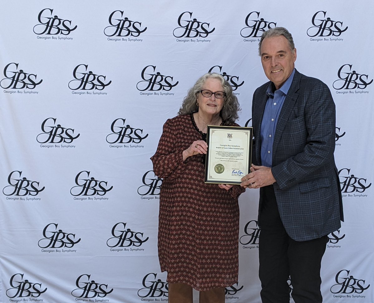 Congratulations to the @GeorgianBaySymp on the successful receipt of funding from the Ministry of Tourism, Culture & Sport's @ONTrillium Foundation. Excellent Spring Concert to a full house! Photo taken with GBS Board Chair, Nancy MacDonald. Learn more: rickbyersmpp.ca/59500-provinci…