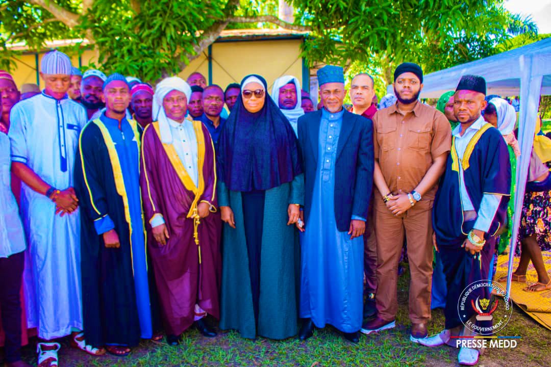 Avec ma communauté musulmane notamment de la Mosquée de Menkao dans la périphérie de Kinshasa,nous avons célébré l’Aïd El-Fîtr marquant la fin du Ramadan. Un précieux moment de partage,de générosité et surtout une occasion de consolider davantage le lien de vivre ensemble.