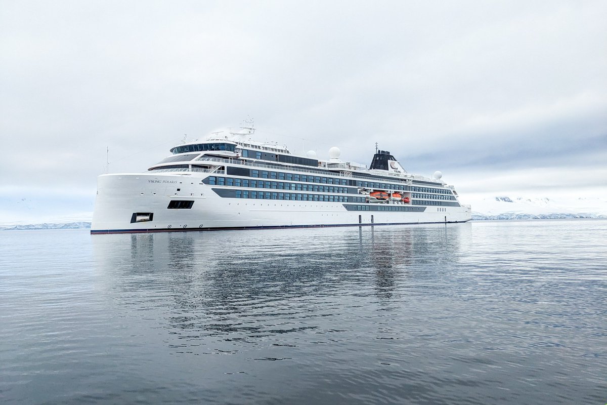 Would you venture down to Antarctica on a cruise ship? 🐧🛳️❄️ If the answer is yes, then Viking Polaris is the ship that bucket list dreams are made of. For our full review, visit the link ⬇️ bit.ly/3xwLM3c 📸: Erica Silverstein