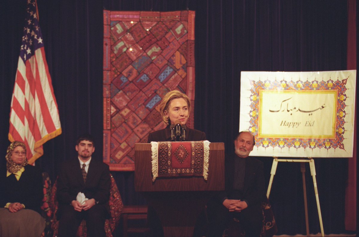 ☪️ #EidMubarak to everyone celebrating Eid al-Fitr today! ✨Did you know that the Clintons hosted the first White House Eid celebration in 1996, marking the end of the Muslim holy month of Ramadan? 📸: President Clinton and Secretary Clinton celebrate Eid at the White House,