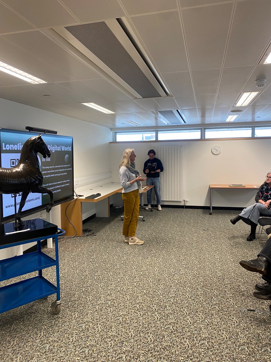Exciting week! We officially launched the Loneliness in the Digital World study today with an art exhibition. The young people were incredible as always 💕

We also made it onto STV news at 6pm!😮

We now need 200 young people aged 12-15 to join the study Gen.Scot