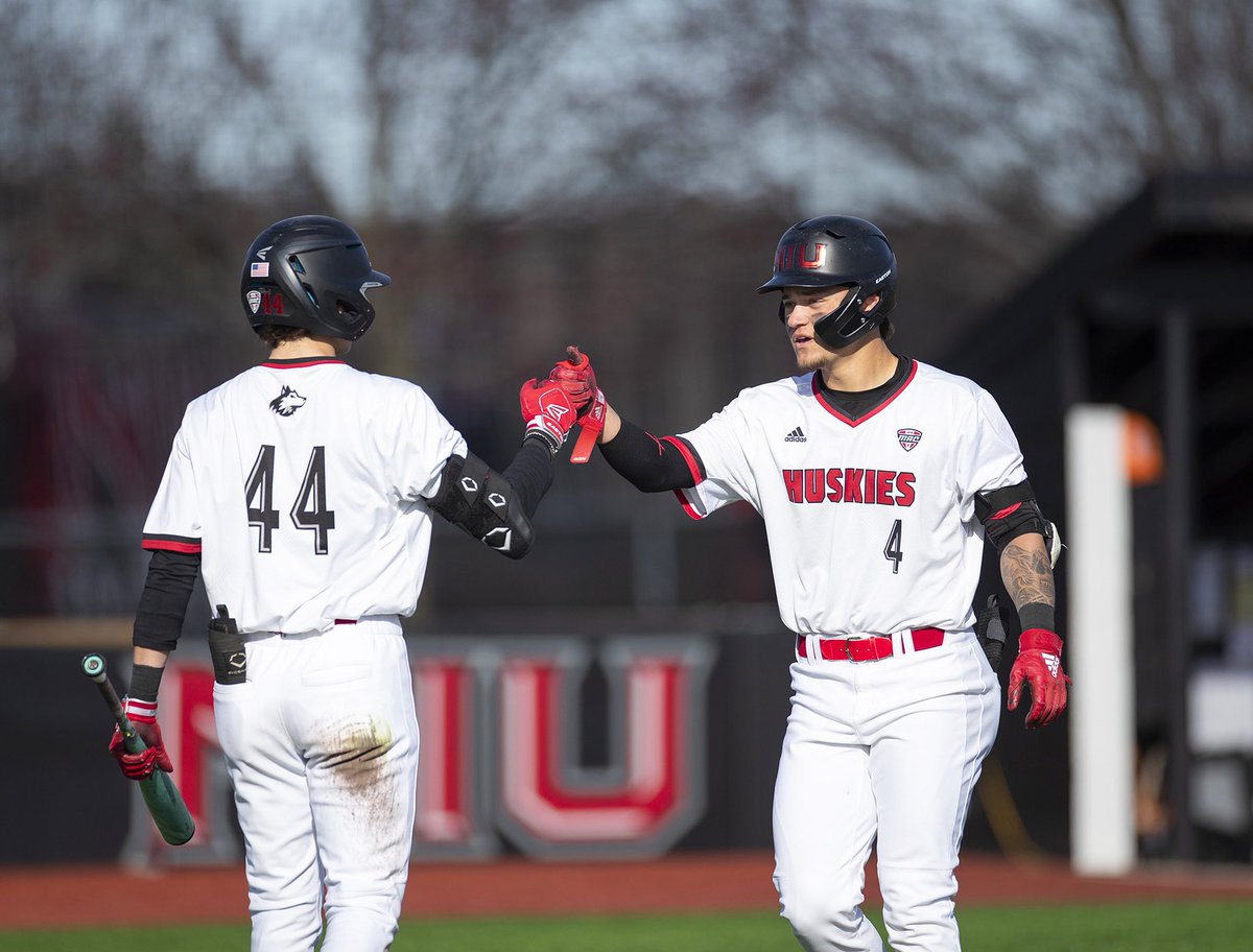 NIU_Baseball tweet picture