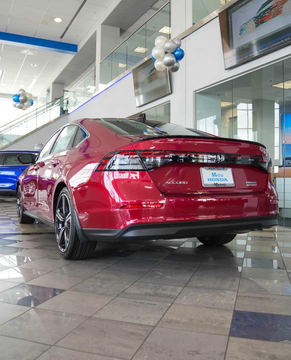 The Accord Hybrid Sport is showing off for #WheelWednesday!

#wheels #hondaaccord #accord #hybrid #sport #hondalife #hondalove #jdm #carsdaily