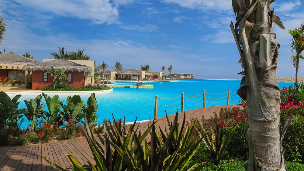 EcoliffPool's tweet image. Did you know the world&apos;s largest swimming pool isn&apos;**t actually a pool!

It&apos;s a man-made lagoon resort in Chile called San Alfonso del Mar.  

This incredible feat of engineering stretches a whopping 1,013 meters (3,323 ft)  #PoolFunFacts #WeekendVibes