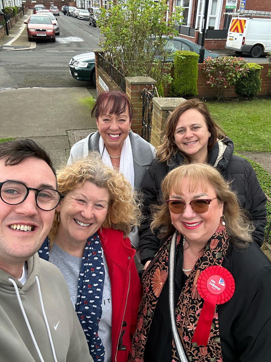 Brilliant to be out on the doorstep with our candidates for NE Mayor @KiMcGuinness, & @SusanDungworth for Police & Crime Commissioner, along with Hendon’s local cllrs @MichaelMordey & @Lynda_Scanlan with candidate for Hendon @StephenLElms Please Vote Labour on May 2nd 🌹