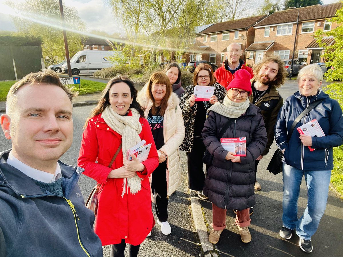 It finally stopped raining & so we headed to Manor Ward this evening to join our fab @Trafford_Labour candidate @KeleighGlenton on the campaign trail (this is how she chose to spend her wedding anniversary!) 🗳️🌹