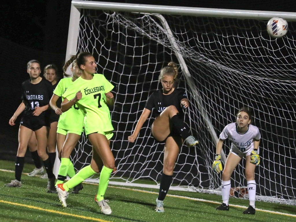 At the half Girls soccer @GAJagAthletics 1 @CougarsRVA 0 @TheRVASportsNet @804Varsity @BFlowPE @PrepSoccerRoddy